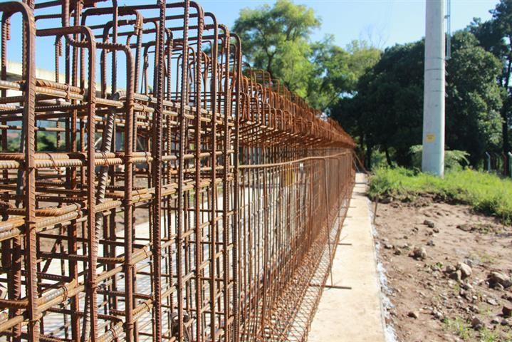 Vigas na ponte do Rio Tubarão começam a ser construídas 
