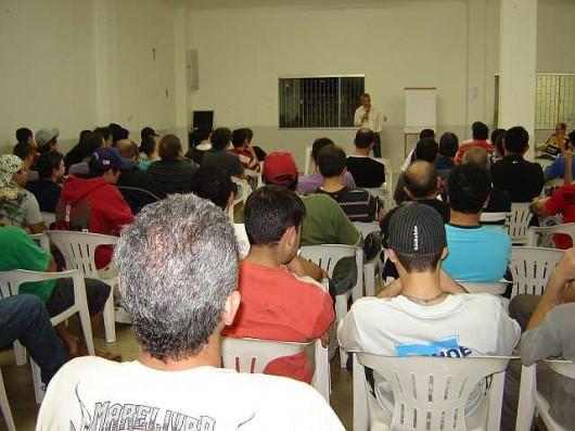 Metalúrgicos devem parar nesta segunda