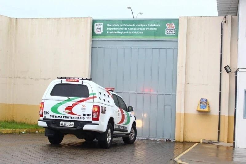 Foragido por estupro de vulnerável é preso após denúncia de ameaça em Criciúma