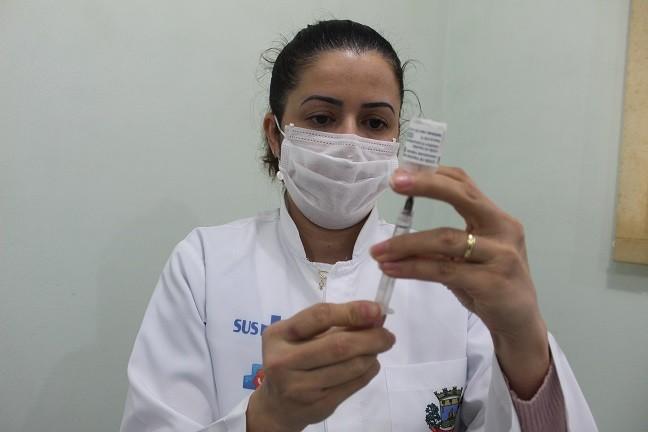 Vacinação para pessoas de 32 anos ou mais segue até as 20 horas em Içara