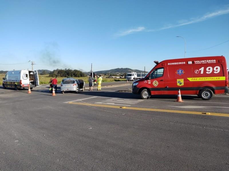 Colisão entre dois veículos deixa uma pessoa ferida na BR-101