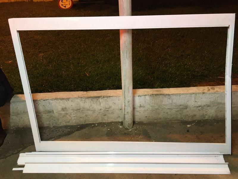 Ladrão de alumínio é preso em flagrante furtando portão de prédio no Centro de Criciúma