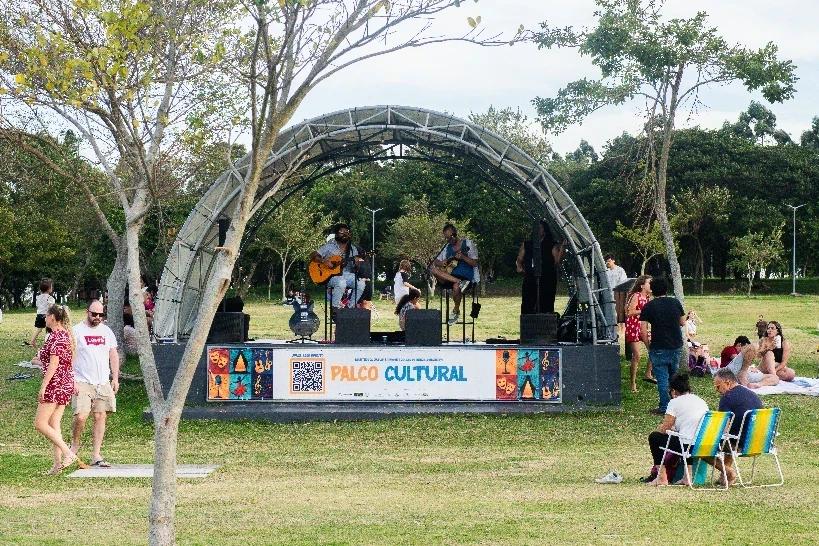Apresentação teatral “Mundos Possíveis” é a atração do Domingo no Parque