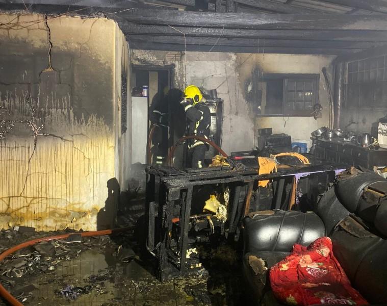 Casa é destruída por incêndio em Balneário Arroio do Silva 