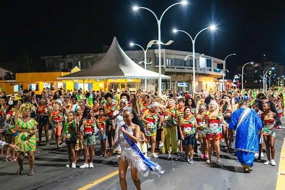 CarnaRincão atrai e anima foliões na primeira noite de festa