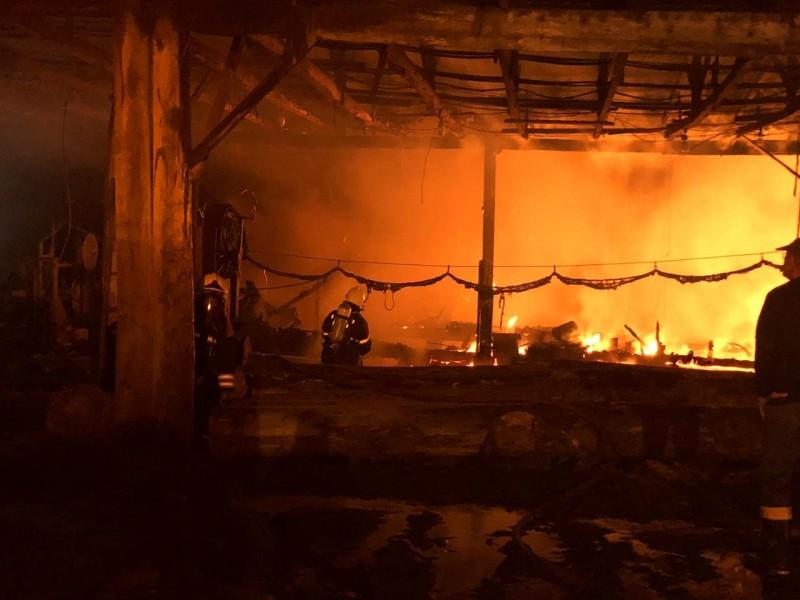 Incêndio atinge madeireira no município de Morro Grande
