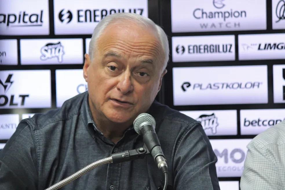 Vídeo: presidente da SAF do Figueirense anuncia renuncia