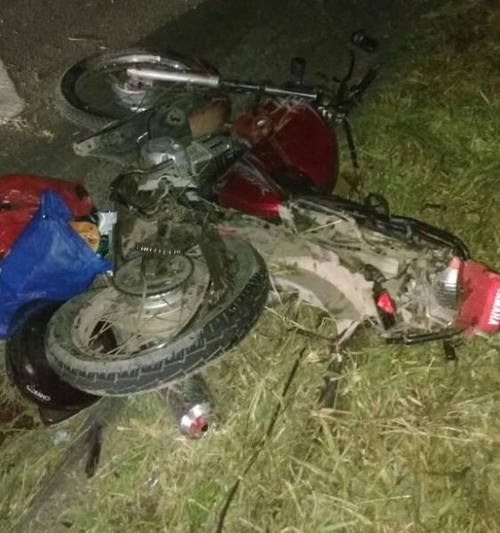 Acidente entre carro e moto deixa motociclista ferido na BR-101