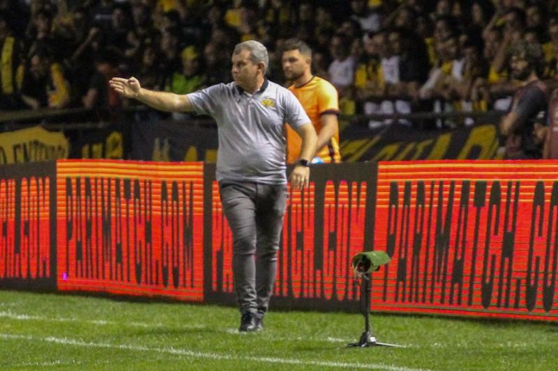 Tencati exalta bom momento do Criciúma na reta final da Série B do Campeonato Brasileiro