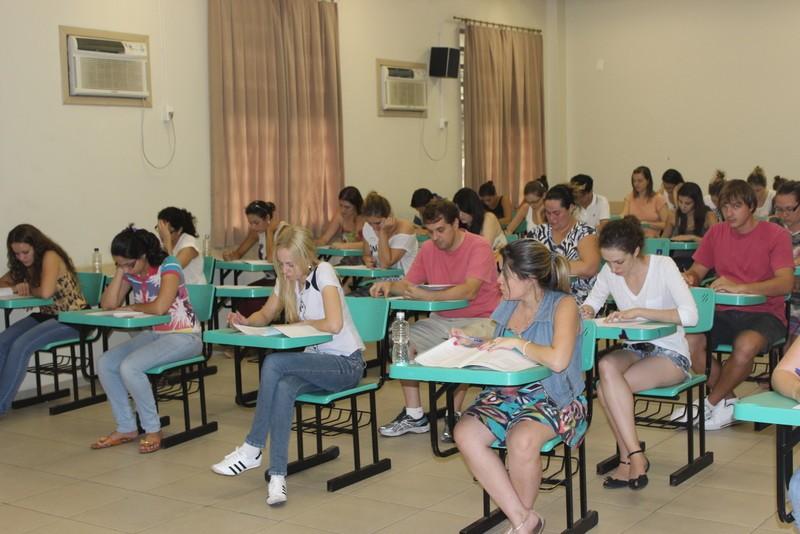 Mais de quatro mil fazem a prova do concurso público 