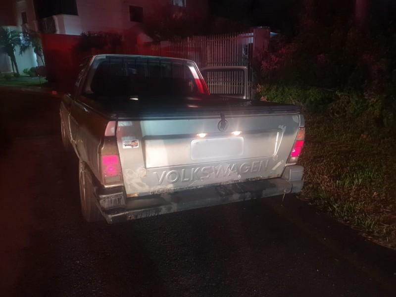 Pouco tempo depois de furtar caminhonete em Criciúma, dupla é abordada pela PM