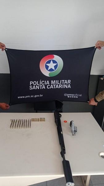Homem é preso por ameaçar ex-companheira; policia apreendeu duas armas de fogo