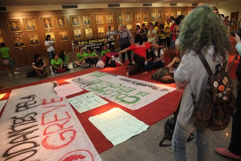Lei sancionada exclui abono de faltas de professores durante greve