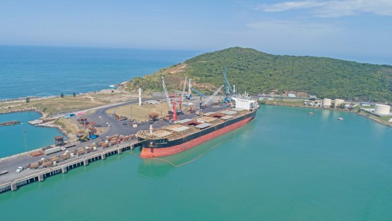Porto de Imbituba realiza maior embarque de madeiras do país