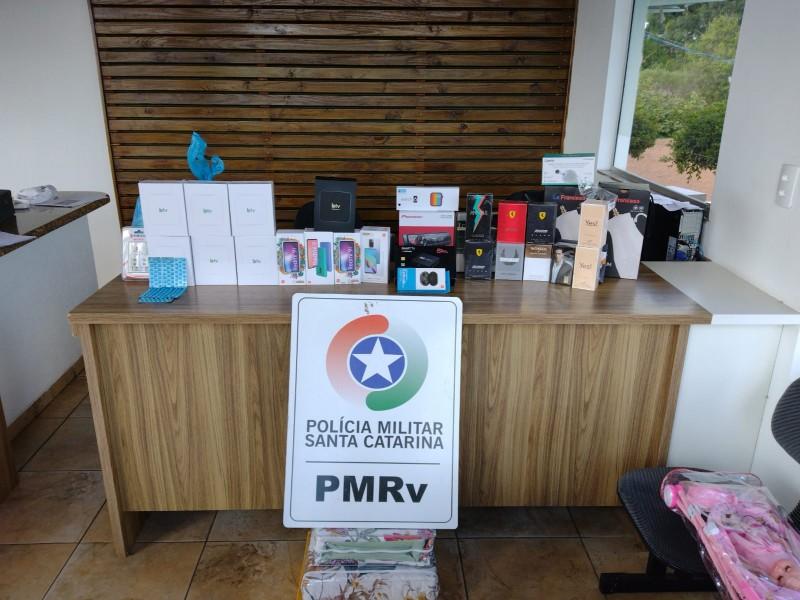 PMRv flagra veículo de Criciúma transportando produtos do Paraguai 
