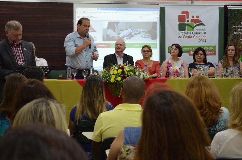 Atualização da Proposta Curricular de Santa Catarina é debatida em Criciúma