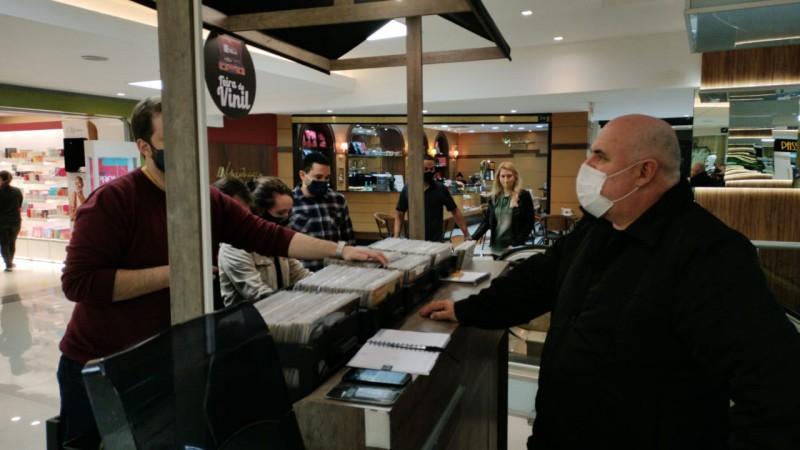 Última feira de vinil do ano marca fim de semana no Shopping Della