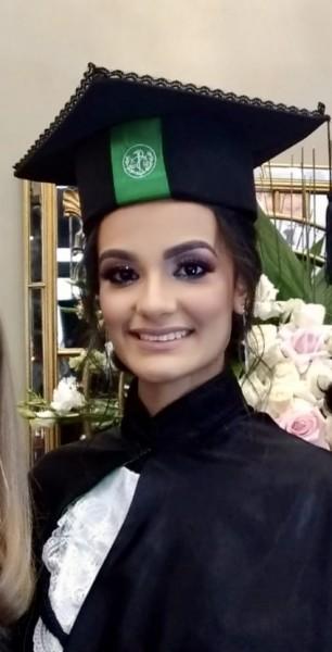 Formatura de Caroline Freitas em Nutrição pela UNESC