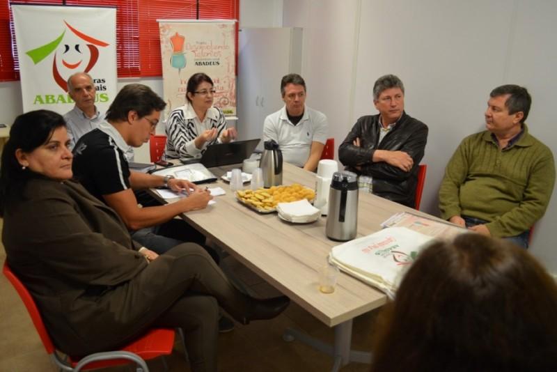 Abadeus apresenta resultados a parceiros