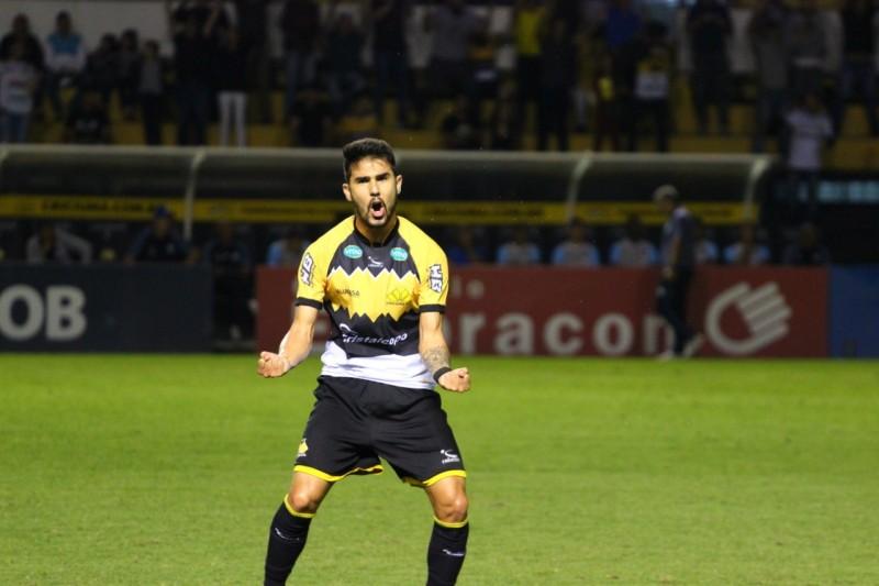 Criciúma encerra jejum, vence o Londrina por 2 a 0 e segue vivo para fugir do rebaixamento