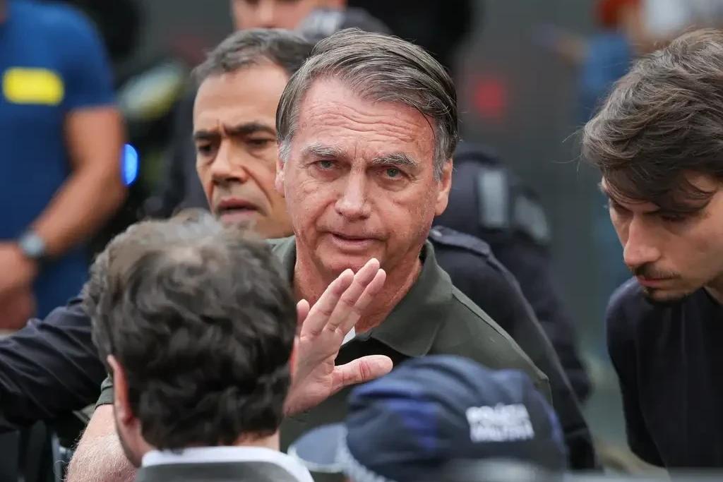 Bolsonaro cumprirá pena em prisão domiciliar pelo prazo inicial de 90 dias