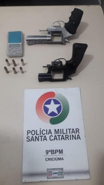 Jovem é preso com duas armas de fogo no bairro Renascer, em Criciúma