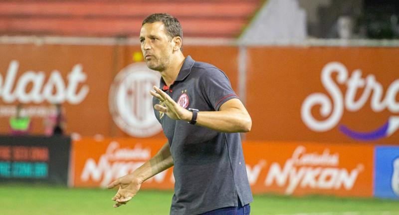 Hercílio Luz confirma demissão de Marcelo Caranhato; técnico da base vai comandar o time