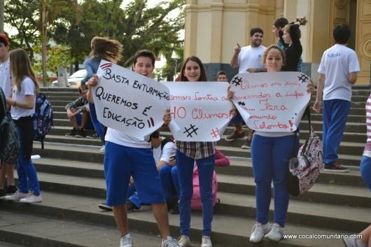 Alunos de Cocal do Sul mobilizam-se pela Educação