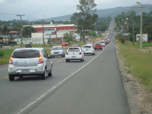 Moradores de Içara fecham SC-444 em manifestação pacífica