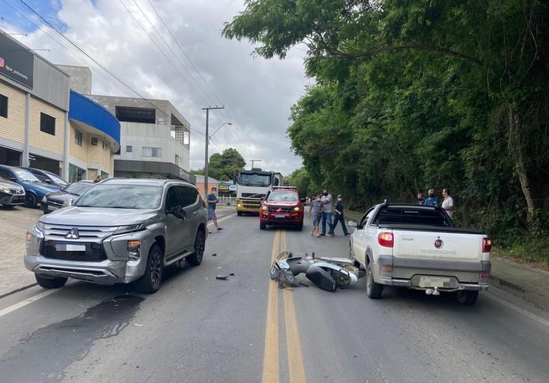 Acidente na SC-108 deixa motociclista ferido em Urussanga