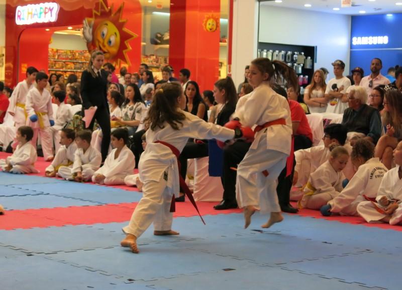 Festival de Karatê movimenta o Nações Shopping 