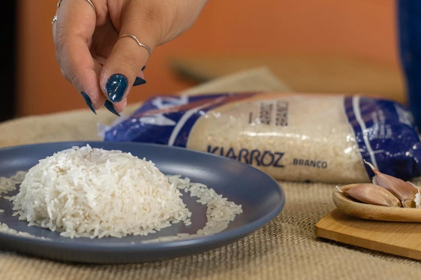 Arroz branco: saiba como funciona o processo de beneficiamento do grão na indústria