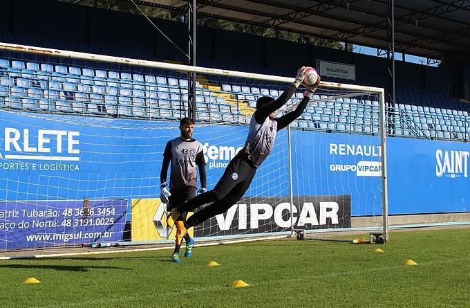 Voltando de lesão, goleiro Gabriel ressalta importância da Copa Santa Catarina 
