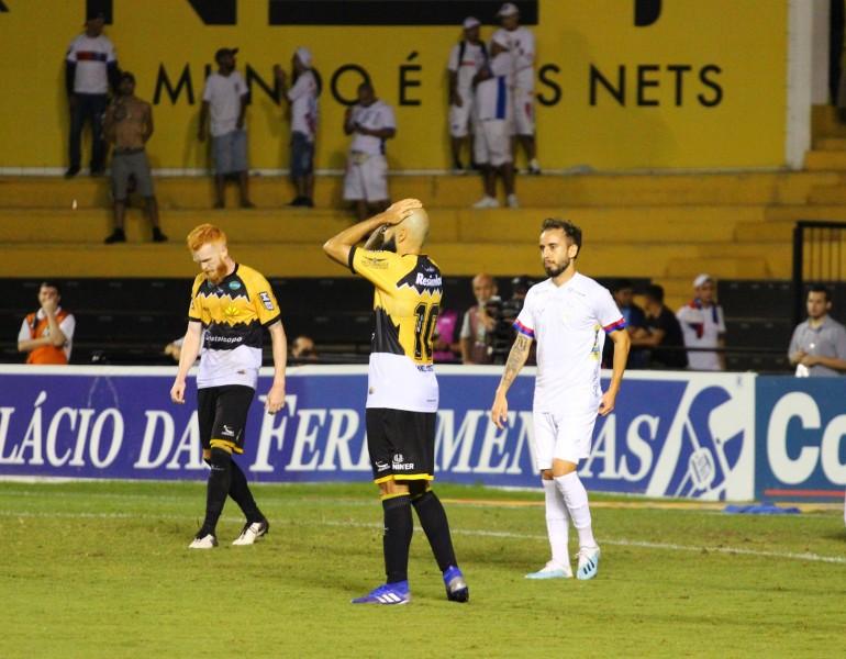 Derrota do Londrina adia queda do Criciúma, mas empate do Figueirense pode definir rebaixados