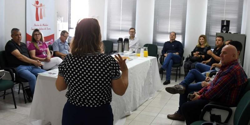 Entidades de Içara debatem Programa de Desenvolvimento Local com metodologia alemã 