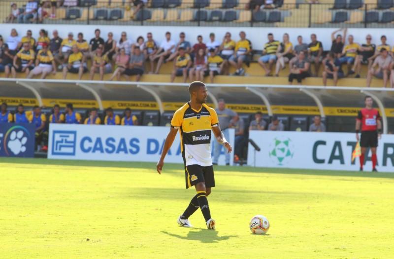 Carlos César não enfrentará o Joinville no domingo 