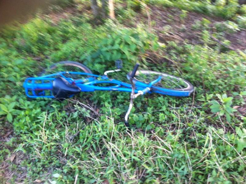 Motociclista e ciclista ficam feridos após colisão 