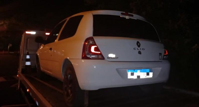 Após perseguição, PM recupera carro roubado em Criciúma