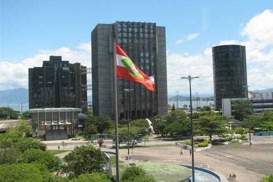 Justiça determina que Estado comprove cumprimento de acordo judicial de combate à Covid-19