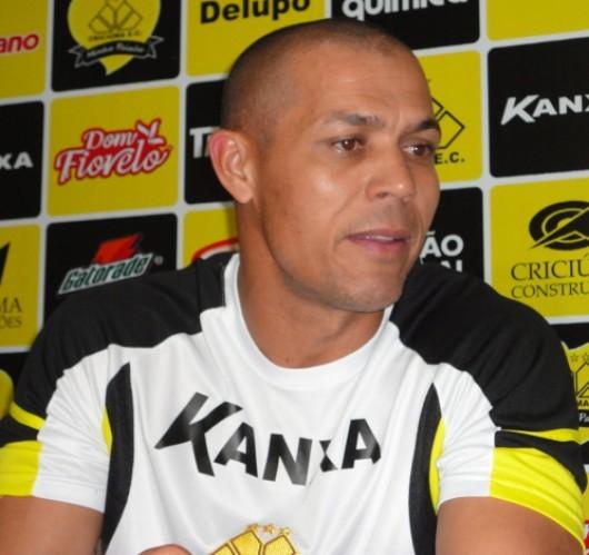 Tigre apresenta novo preparador de goleiros