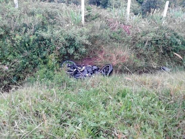 Policial militar em estado grave após saída de pista