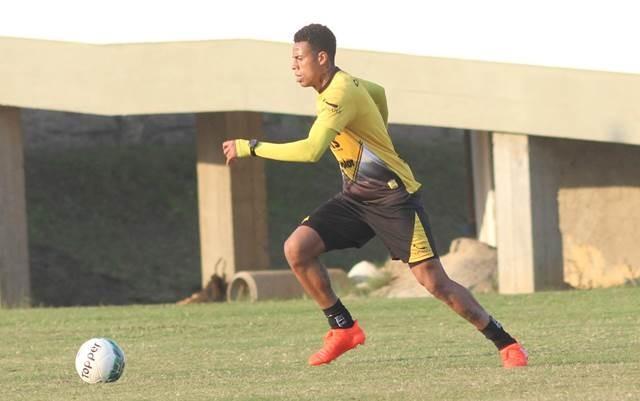 Criciúma encaminha venda de Gustavo ao Corinthians