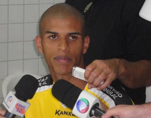 “Com certeza os torcedores não terão preocupação com a parte defensiva”, assegura Ewerton Páscoa