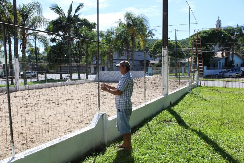 Quadras de voleibol de areia são revitalizadas em Maracajá