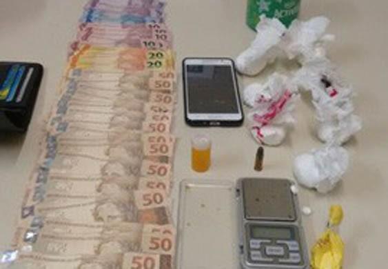 Traficante é preso no momento em que ia entregar droga à usuário
