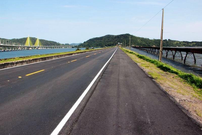 Desativado, trecho antigo da BR-101 recebe novo asfalto