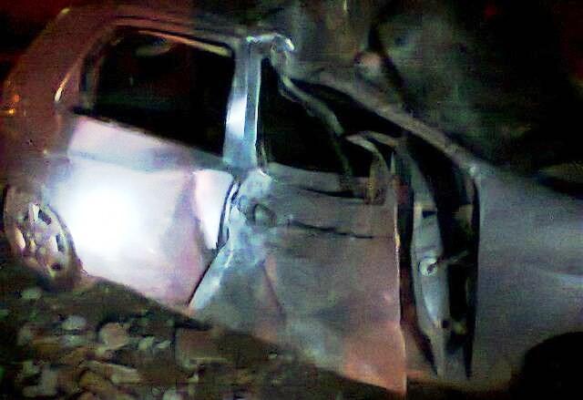 Motorista perde o controle da direção e colide em muro