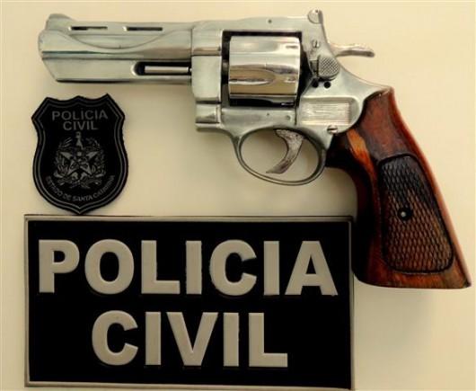 Adolescente é apreendido por porte de revólver calibre 32  
