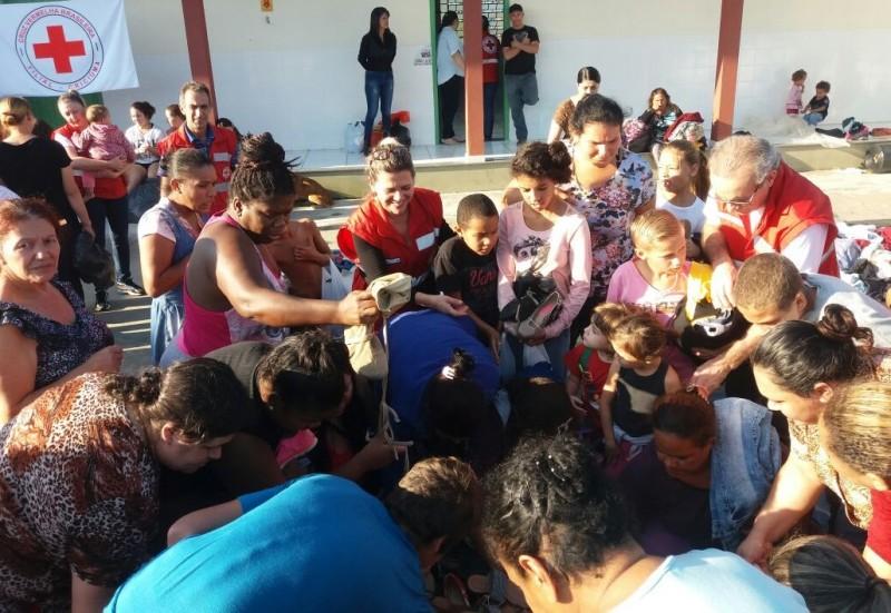 VÍDEO: Realizada primeira entrega da Campanha do Agasalho