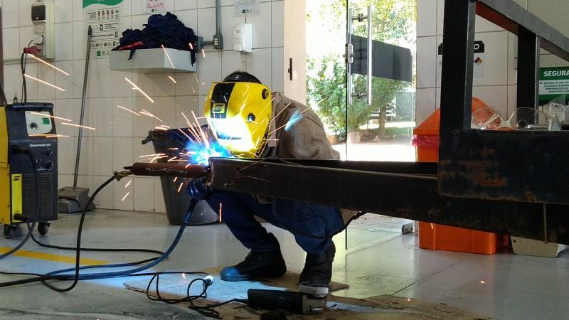 Ensino técnico oferece a garantia de conquistar uma vaga no mercado de trabalho